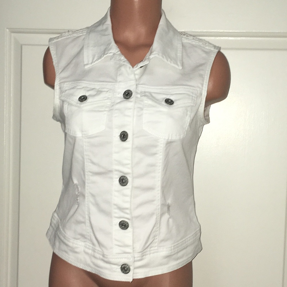 Small White MUDD vest, crochet back & stretch